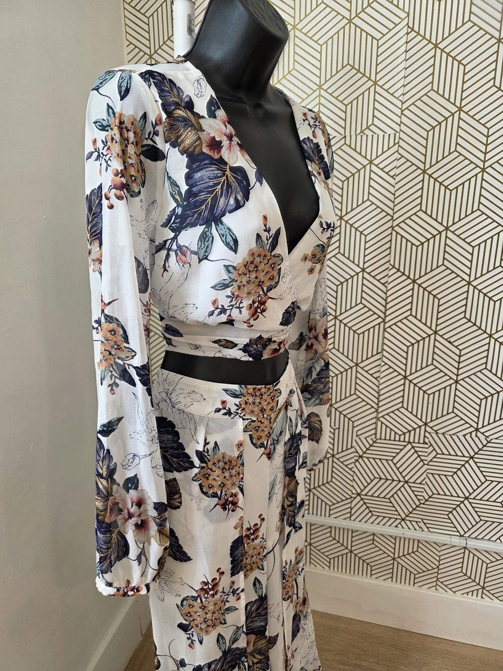 Fashion Nova Floral Set - Picture 5 of 7
